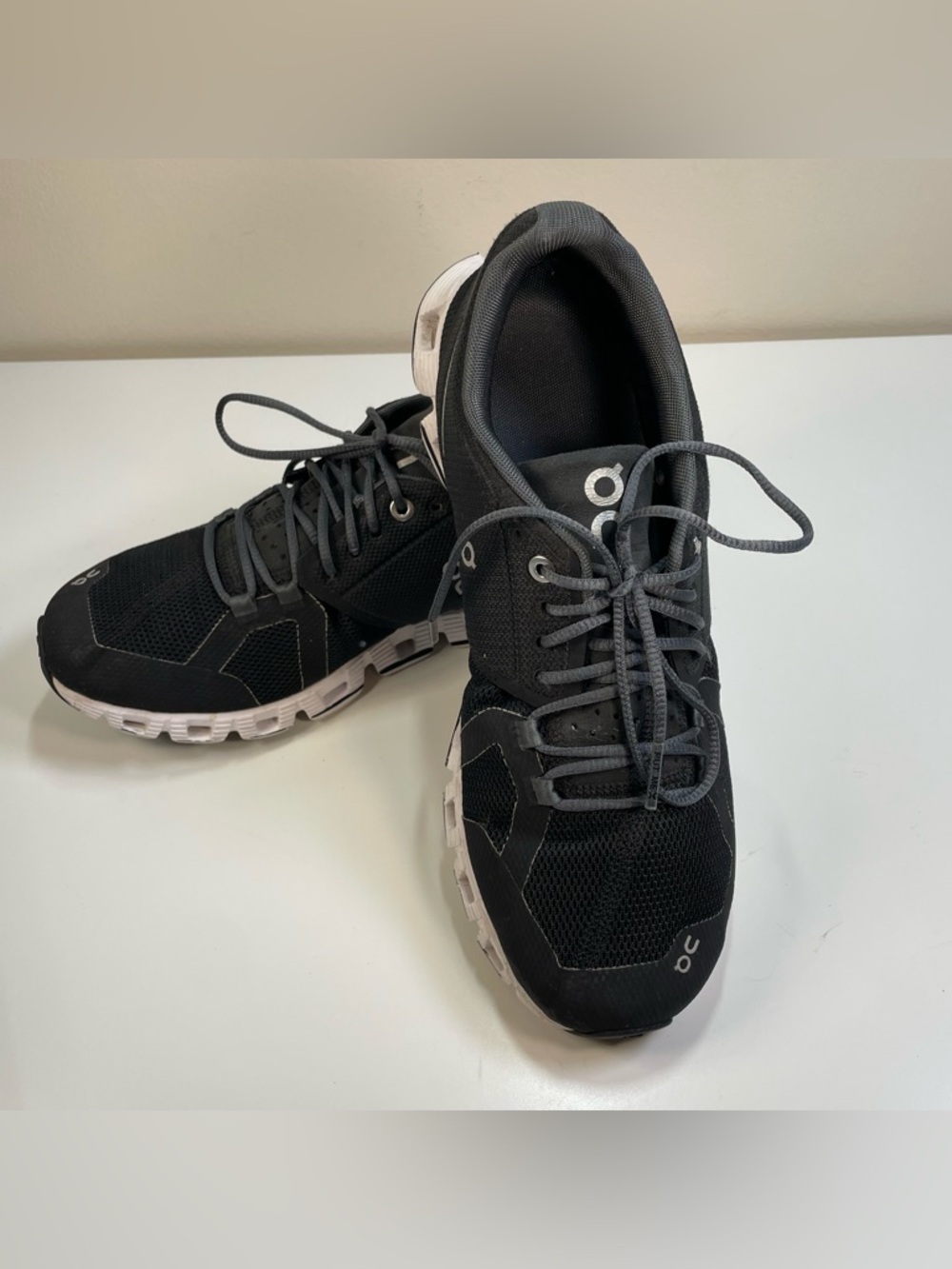 On Cloud Running Shoes Womens Size 8 Black &  White CloudTec Swiss Engineering